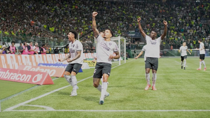 Volante Gregore abriu o placar no Allianz Parque