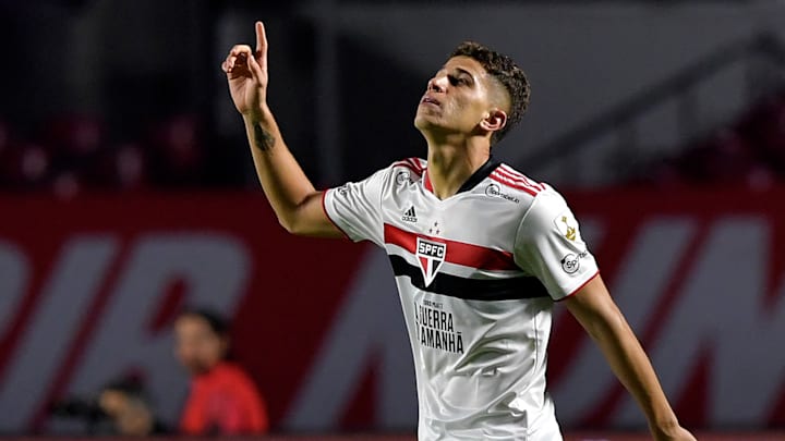 Vitor Bueno deixou o São Paulo no início da semana Vitor Bueno deixou o São Paulo no início da semana