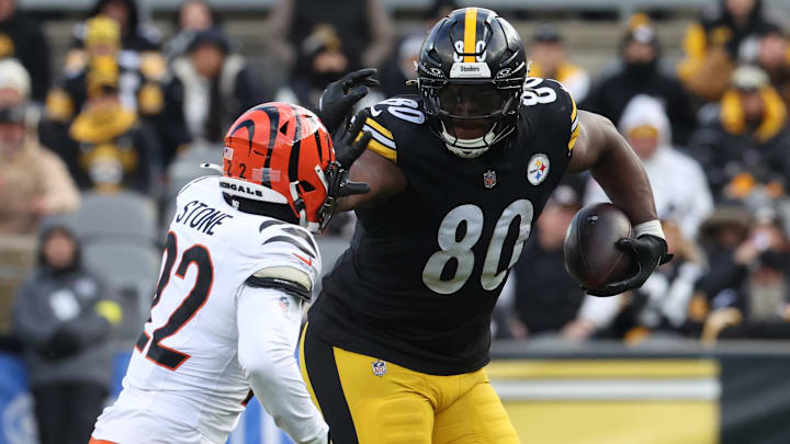 Nov 16, 2025; Pittsburgh, Pennsylvania, USA;  Pittsburgh Steelers tight end Darnell Washington (80) runs after a catch as Cincinnati Bengals safety Geno Stone (22) defends during the third quarter at Acrisure Stadium. Mandatory Credit: Charles LeClaire-Imagn Images