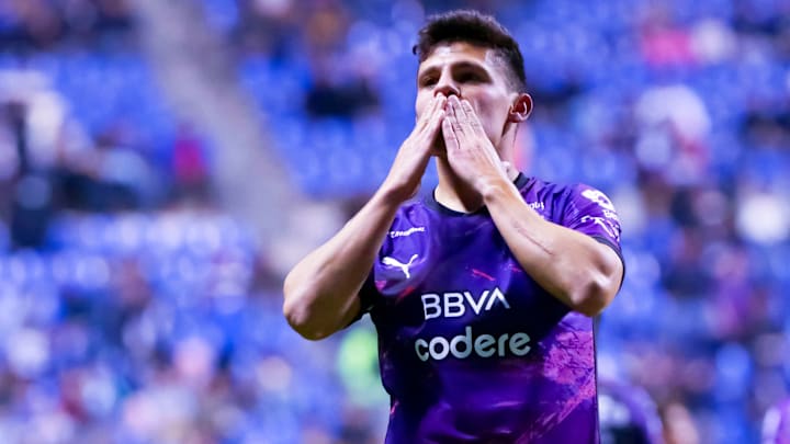 Ponchito González logró un golazo para el empate momentáneo 1-1 entre Puebla y Rayados.