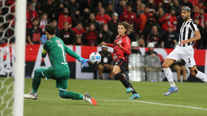 Canobbio balançou a rede na Arena da Baixada diante do Libertad