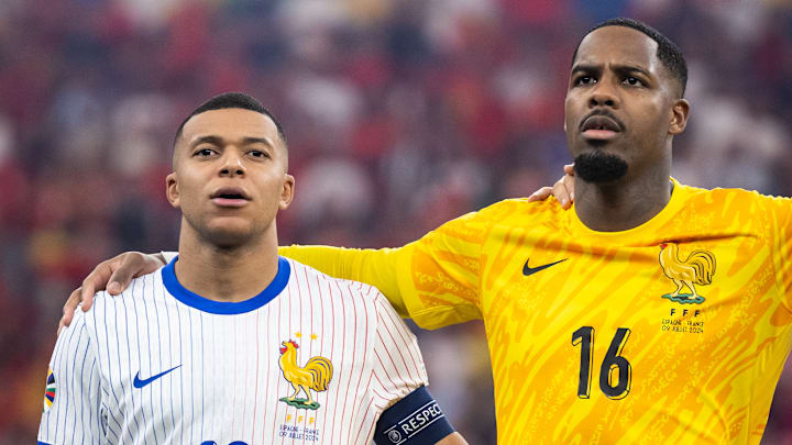 Mike Maignan évolue à l'AC Milan. 