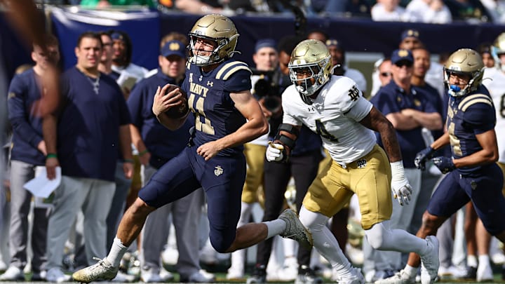 Oct 26, 2024; East Rutherford, New Jersey, USA; Navy Midshipmen quarterback Blake Horvath (11) rushes for touchdown during the first half against the Notre Dame Fighting Irish at MetLife Stadium. 