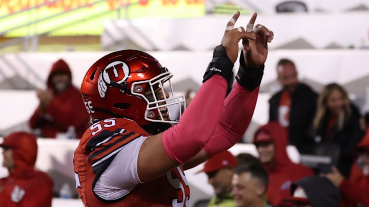 Utah Utes offensive lineman Spencer Fano