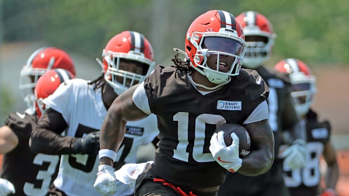 Cleveland Browns running back Quinshon Judkins (10) runs for yards during practice at NFL minicamp, Wednesday, June 11, 2025, in Berea, Ohio.