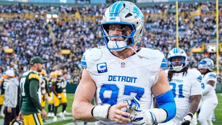 BREAKING: Ford Field choked up as Detroit Lions star Alex Anzalone wept during a moment of silence for Charlie Kirk — a trembling voice calling out Tyler Robinson as “the man who robbed a generation of young people of their faith.” To thunderous applause, the player called for the harshest punishment, even the death penalty, so that justice could be served. The entire NFL was shaken by the unprecedented moment… - crisss
