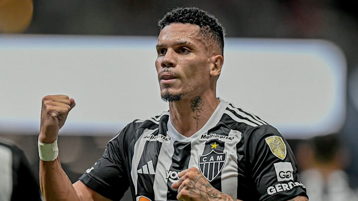 Paulinho está na mira do Verdão para 2025