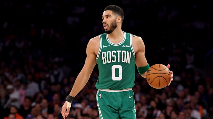 Tatum terminó con 40 puntos antes de salir lesionado 