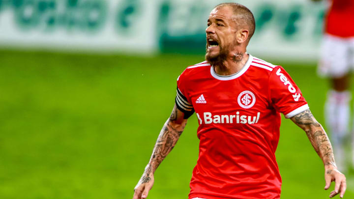 Argentino que completou 41 anos nesta semana vai pendurar as chuteiras