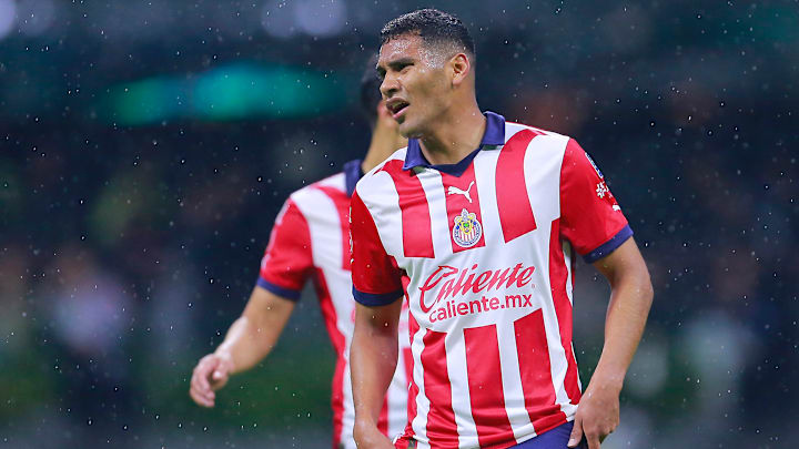 Gilberto Sepúlveda comenzó en el banquillo para el Clásico Nacional, pero entró de cambio en el segundo tiempo.