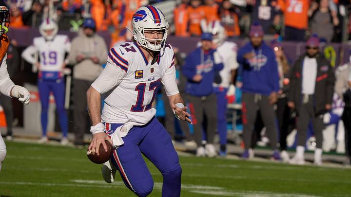 Buffalo Bills quarterback Josh Allen keeps the ball Buffalo Bills quarterback Josh Allen keeps the ball