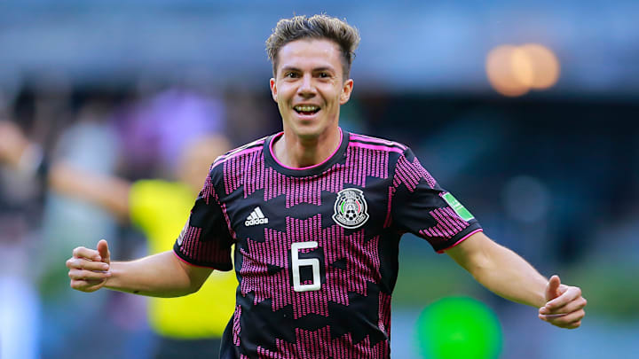 Sebastián Córdova abrió el camino para que la selección mexicana goleara 3-0 a su similar de Honduras en el Estadio Azteca.