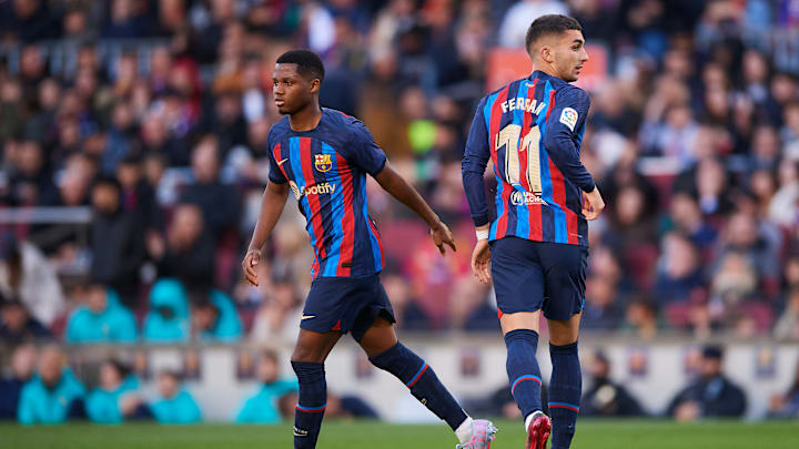 Der FC Barcelona möchte sich wohl von Torres und Fati trennen