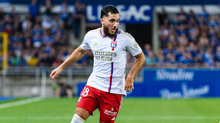 PSG will have to adjust their plans for upcoming transfer markets, as one of their targets, also linked to Liverpool and Tottenham, has ultimately renewed their contract with his current club.