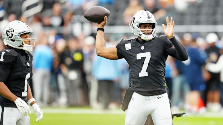 Oct 12, 2025; Paradise, Nevada, USA; Las Vegas Raiders quarterback Geno Smith (7) warms up before the game against the Tennessee Titans at Allegiant Stadium. Mandatory Credit: Stephen R. Sylvanie-Imagn Images Oct 12, 2025; Paradise, Nevada, USA; Las Vegas Raiders quarterback Geno Smith (7) warms up before the game against the Tennessee Titans at Allegiant Stadium. Mandatory Credit: Stephen R. Sylvanie-Imagn Images
