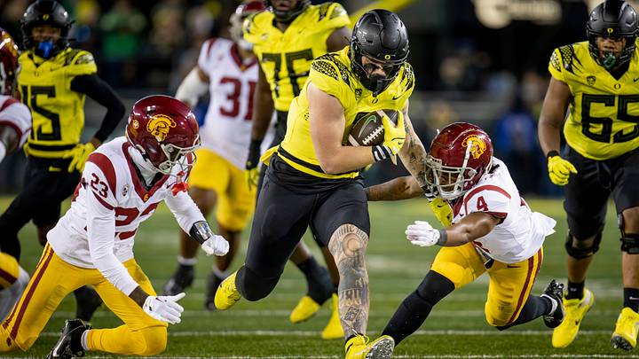 Oregon tight end Terrance Ferguson breaks through a gap in the USC defense as the No. 6 Oregon Ducks host the USC Trojans Saturday, Nov. 11, 2023, at Autzen Stadium in Eugene, Ore.