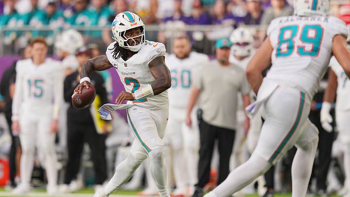 Miami Dolphins quarterback Malik Willis (2) looks to pass during the fourth quarter against the Minnesota Vikings at U.S. Bank Stadium. Miami Dolphins quarterback Malik Willis (2) looks to pass during the fourth quarter against the Minnesota Vikings at U.S. Bank Stadium.