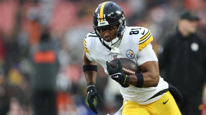 Dec 28, 2025; Cleveland, Ohio, USA; Pittsburgh Steelers tight end Jonnu Smith (81) warms up before the game against the Cleveland Browns at Huntington Bank Field. Mandatory Credit: Scott Galvin-Imagn Images