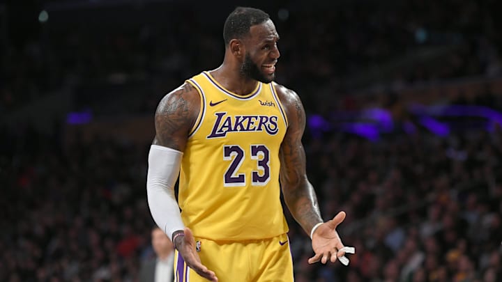 Pese al extraño momento que vivió, LeBron James marcó 25 puntos en el triunfo de Lakers ante el Thunder