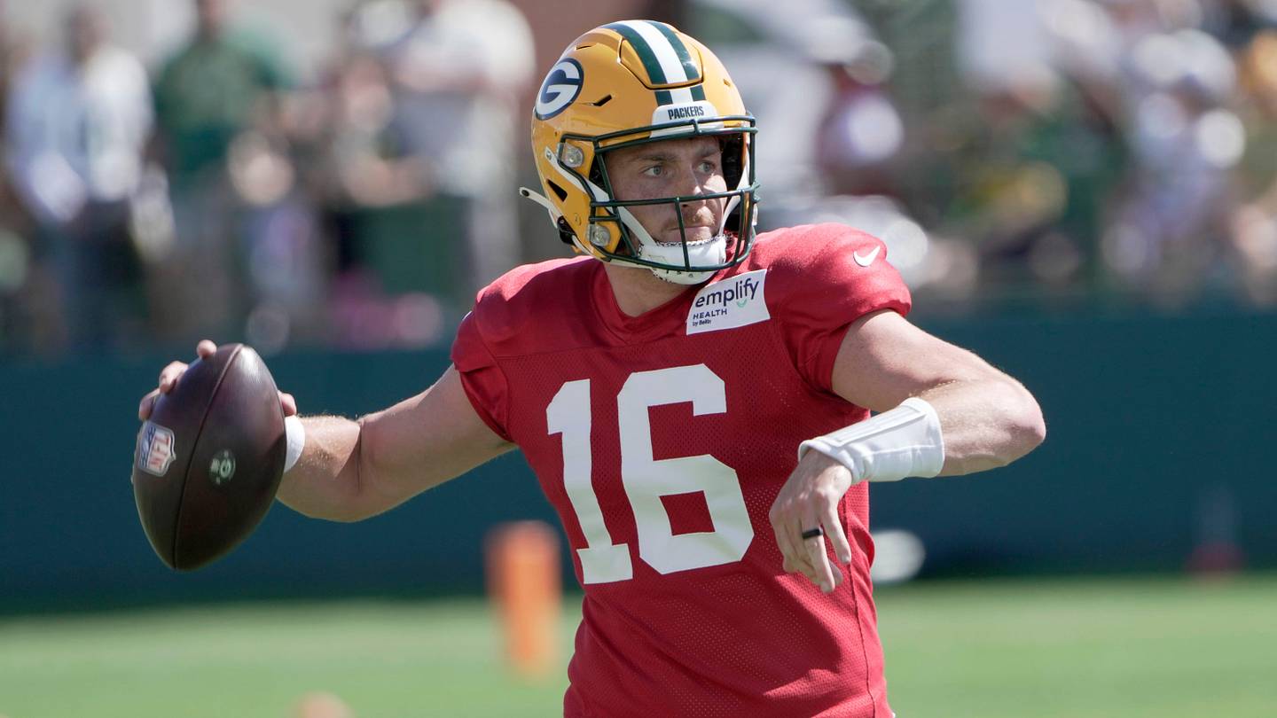 Lions Aim to Defend Title Against Underdog Packers