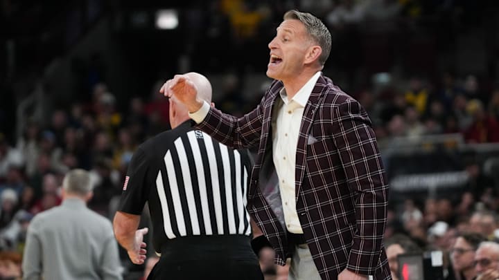 Alabama Crimson Tide head coach Nate Oats reacts in the first half against the Michigan Wolverines.