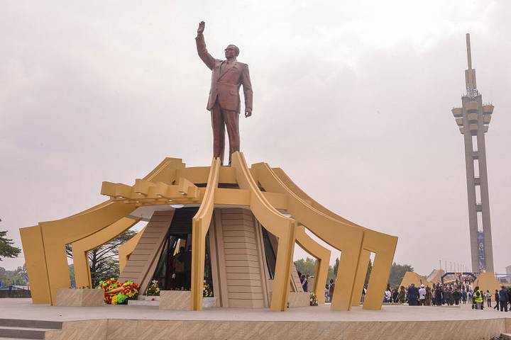 Patrice Lumumba statu รูปปั้นปาทริซ ลูมุมบา