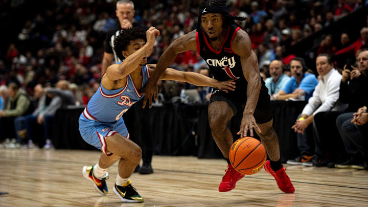 Cincinnati Bearcats guard DaVeon Thomas drives to the basket against the Dayton Flyers