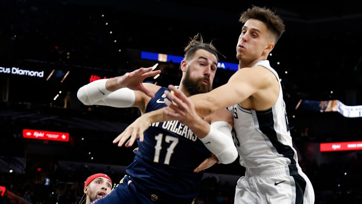 Jonas Valanciunas, New Orleans Pelicans and Zach Collins, San Antonio Spurs