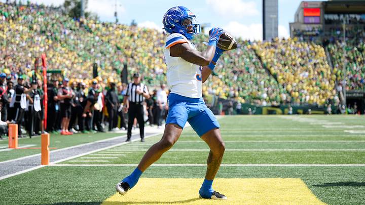 Boise State's Cam Bates catches a touchdown pass during the first half against Oregon. Boise State's Cam Bates catches a touchdown pass during the first half against Oregon.