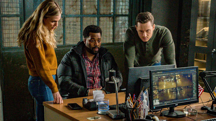 CHICAGO P.D. -- "Equal Justice" Episode 806 -- Pictured: (l-r) Tracy Spiridakos as Hailey Upton, LaRoyce Hawkins as Kevin Atwater, Jesse Lee Soffer as Jay Halstead -- (Photo by: Matt Dinerstein/NBC)