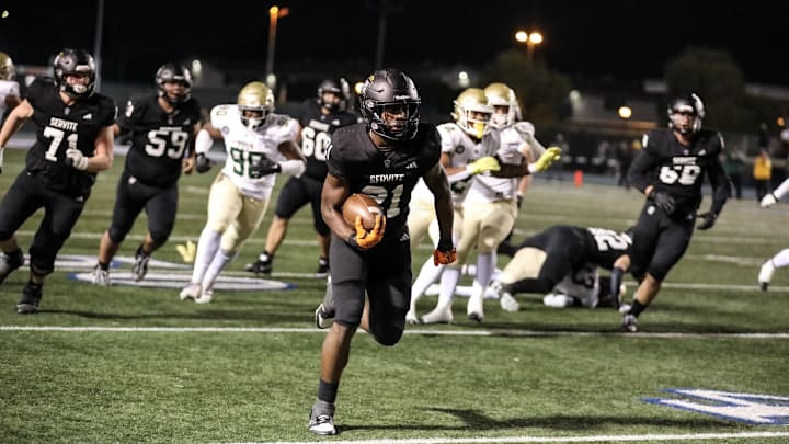 Quaid Carr. UW commit, breaks into the open for Servite High in the Los Angeles area. Quaid Carr. UW commit, breaks into the open for Servite High in the Los Angeles area.