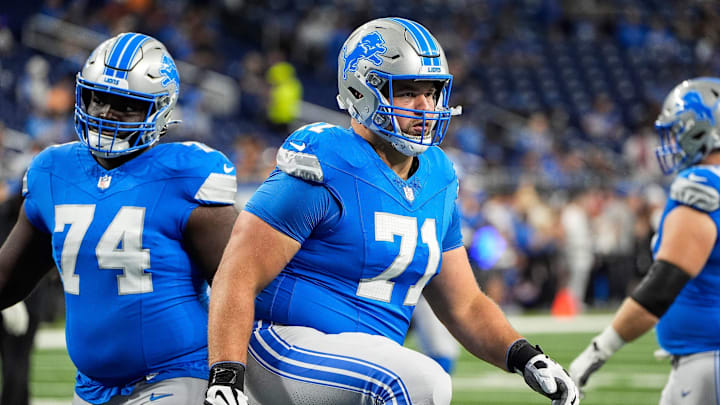 Detroit Lions guard Kevin Zeitler (71) warm up before the Tampa Bay Buccaneers game at Ford Field in Detroit on Sunday, September 15, 2024.