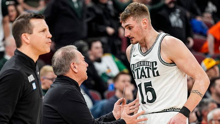 Michigan State head coach Tom Izzo talks to center Carson Cooper (15) during the second half of Big Ten tournament quarterfinal at United Center in Chicago on Friday, March 13, 2026. Michigan State head coach Tom Izzo talks to center Carson Cooper (15) during the second half of Big Ten tournament quarterfinal at United Center in Chicago on Friday, March 13, 2026.