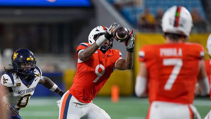 Sep 19, 2026; Charlotte, North Carolina, USA; Virginia Cavaliers tight end Dakota Twitty (9) catches a pass from quarterback Beau Pribula (7) during the second half against the West Virginia Mountaineers at Bank of America Stadium. Mandatory Credit: Jim Dedmon-Imagn Images Sep 19, 2026; Charlotte, North Carolina, USA; Virginia Cavaliers tight end Dakota Twitty (9) catches a pass from quarterback Beau Pribula (7) during the second half against the West Virginia Mountaineers at Bank of America Stadium. Mandatory Credit: Jim Dedmon-Imagn Images