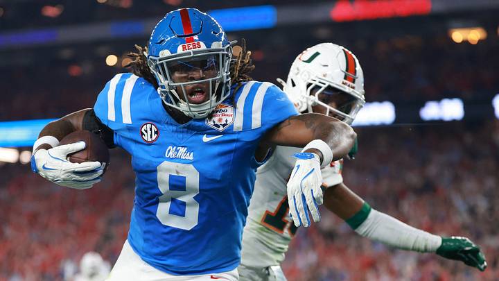Jan 8, 2026; Glendale, AZ, USA; Mississippi Rebels tight end Dae'quan Wright (8) makes a touchdown catch against the Miami Hurricanes in the second half during the 2026 Fiesta Bowl and semifinal game of the College Football Playoff at State Farm Stadium. Mandatory Credit: Mark J. Rebilas-Imagn Images