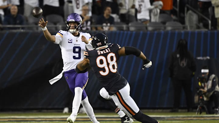 Sep 8, 2025; Chicago, Illinois, USA; Minnesota Vikings quarterback J.J. McCarthy (9) drops back to pass against the Chicago Bears during the first half at Soldier Field. Sep 8, 2025; Chicago, Illinois, USA; Minnesota Vikings quarterback J.J. McCarthy (9) drops back to pass against the Chicago Bears during the first half at Soldier Field.