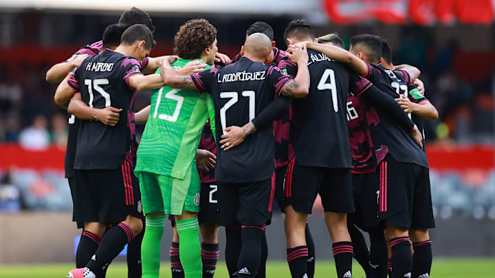 Jugadores de México previo a un partido ante Costa Rica.