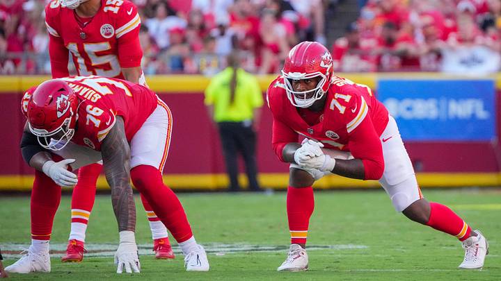 Kansas City Chiefs offensive tackle Kingsley Suamataia (76) and offensive tackle Josh Simmons (71) at the line of scrimmage against the Baltimore Ravens. Kansas City Chiefs offensive tackle Kingsley Suamataia (76) and offensive tackle Josh Simmons (71) at the line of scrimmage against the Baltimore Ravens.