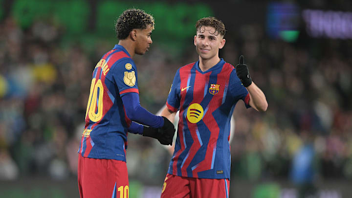 Fermín López (rechts im Bild) bleibt Barça offenbar lange erhalten