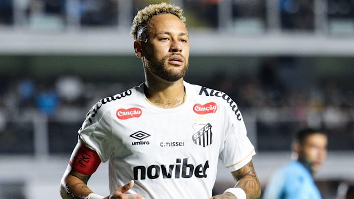 Neymar será preservado e não joga contra o Bahia 