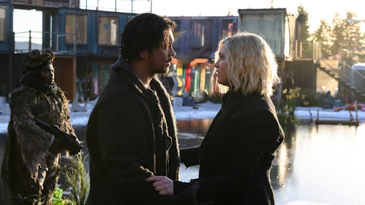 The 100 -- "The Blood of Sanctum" -- Image Number: HU613b_0297b.jpg -- Pictured (L-R): Bob Morley as Bellamy and Eliza Taylor as Clarke -- Photo: Diyah Pera/The CW -- © 2019 The CW Network, LLC. All rights reserved.