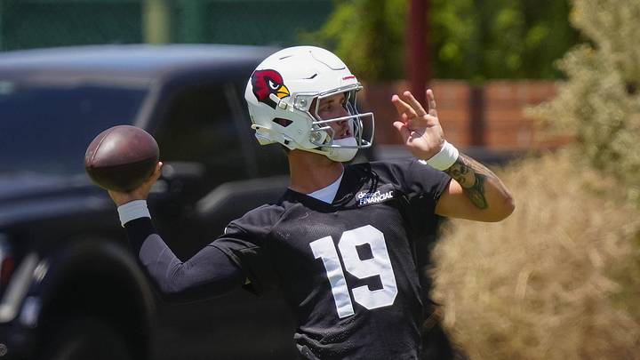 Arizona Cardinals quarterback Carson Beck (19) throws passes during organized team activities at the Cardinals Training Facility in Tempe on May 27, 2026. Arizona Cardinals quarterback Carson Beck (19) throws passes during organized team activities at the Cardinals Training Facility in Tempe on May 27, 2026.