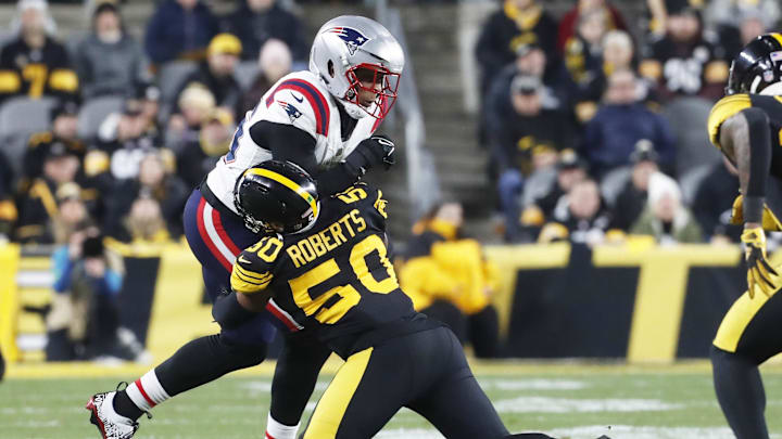 New England Patriots tight end Pharaoh Brown (86) is tackled by Pittsburgh Steelers linebacker Elandon Roberts (50) in the first half at Acrisure Stadium.