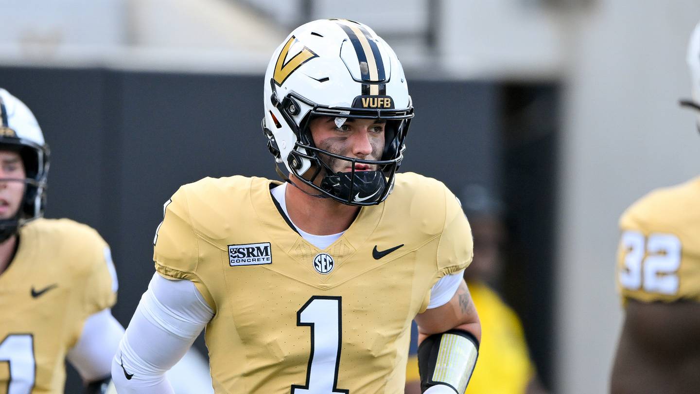 Vanderbilt Quarterback Blaze Berlowitz To Undergo Surgery, Miss Time
