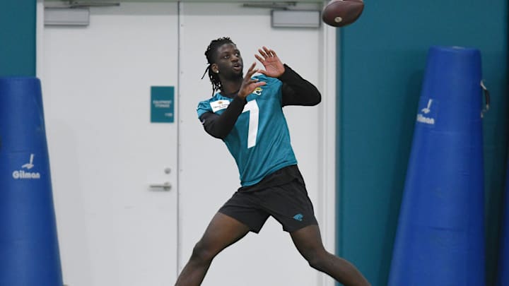 Jacksonville Jaguars wide receiver Brian Thomas (7) pulls in a pass during Friday's rookie minicamp