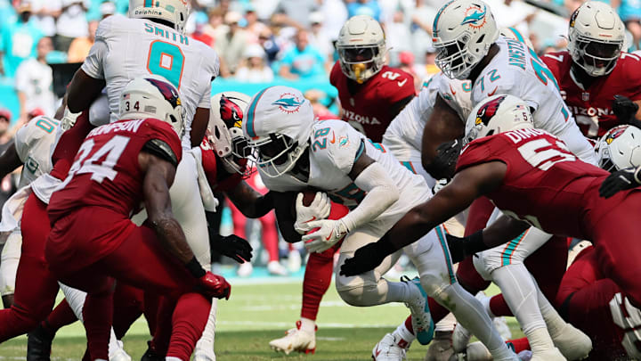 Miami Dolphins running back De'Von Achane (28) runs with the football against the Arizona Cardinals during the second quarter at Hard Rock Stadium.
