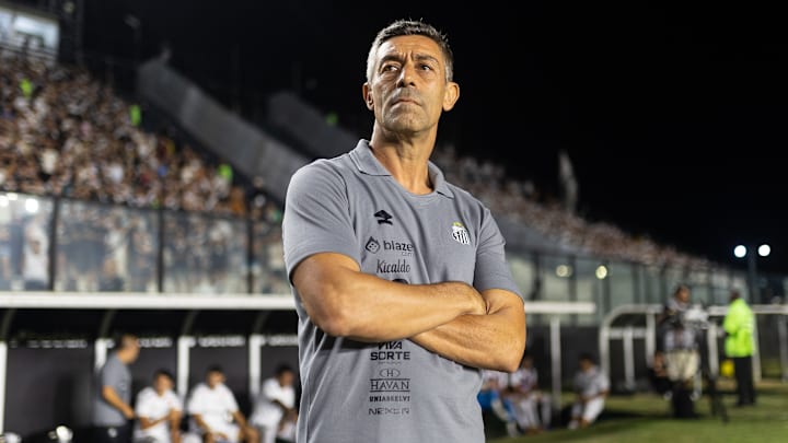 Santos viveu estreia de tempos opostos no Brasileirão Santos viveu estreia de tempos opostos no Brasileirão