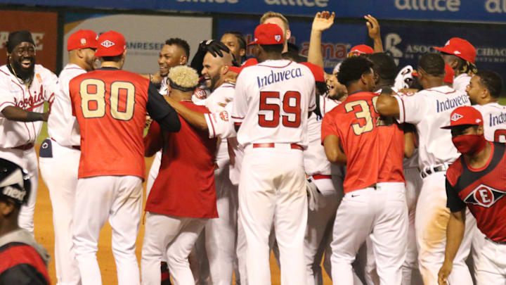 Leones del Escogido chocan contra los Tigres del Licey 