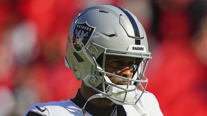 Oct 19, 2025; Kansas City, Missouri, USA; Las Vegas Raiders quarterback Geno Smith (7) during warmups prior to a game against the Kansas City Chiefs at GEHA Field at Arrowhead Stadium. Mandatory Credit: Jay Biggerstaff-Imagn Images Oct 19, 2025; Kansas City, Missouri, USA; Las Vegas Raiders quarterback Geno Smith (7) during warmups prior to a game against the Kansas City Chiefs at GEHA Field at Arrowhead Stadium. Mandatory Credit: Jay Biggerstaff-Imagn Images