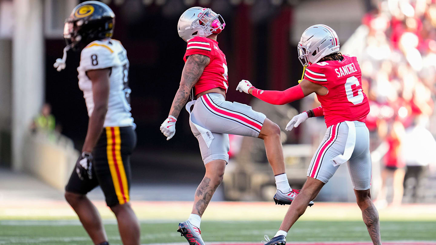 Ohio State football transfer is in the running to start at two positions for Oregon
